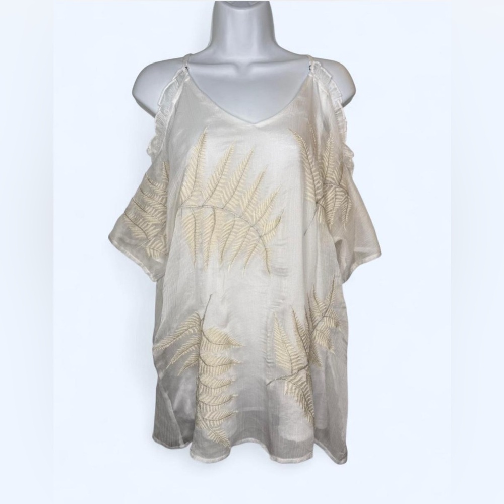 Gimmicks by BKE Cream Blouse with Fern Design